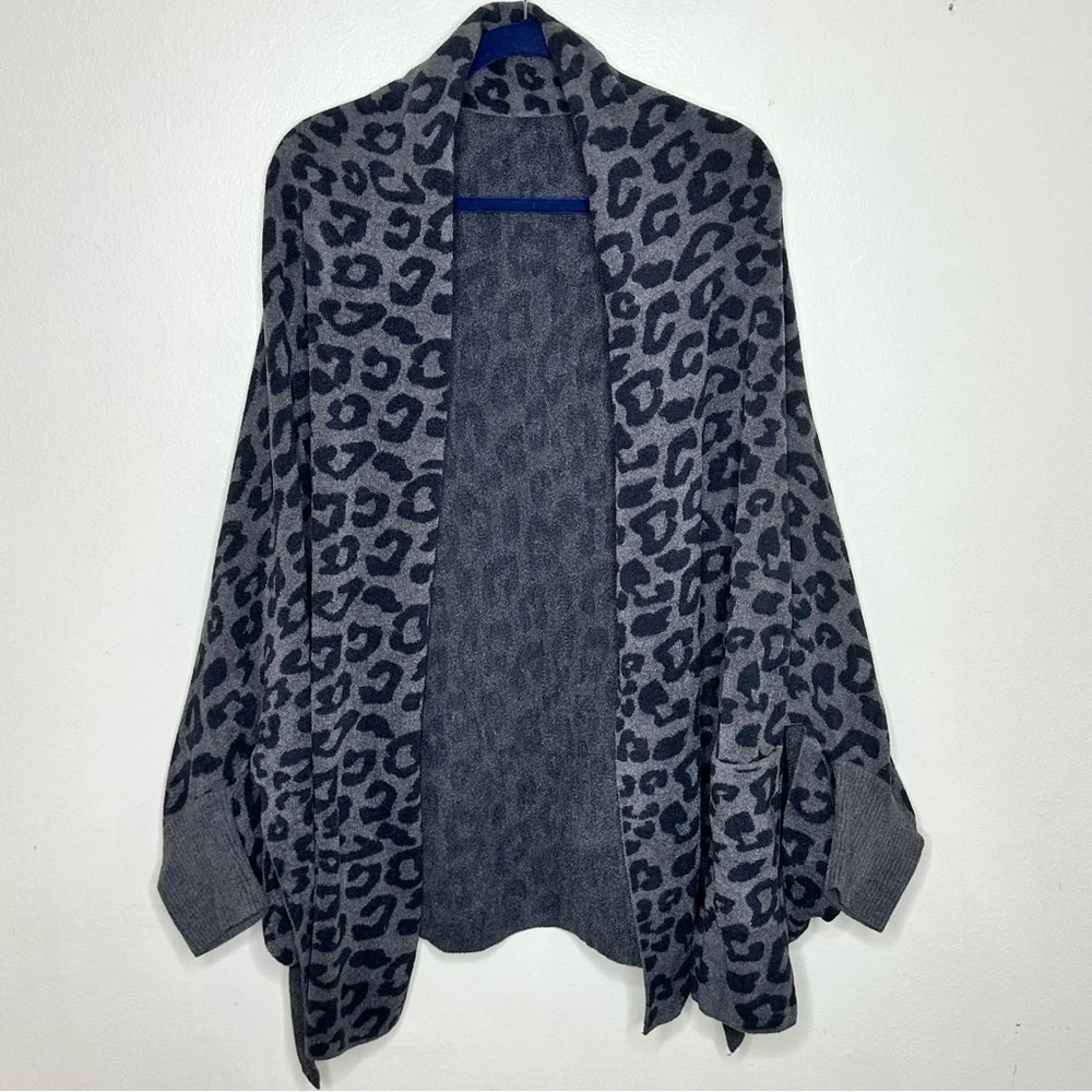 Barefoot Dreams Cozychic Lite Blanket Wrap Cozy Grey Leopard Print size L/XL - Picture 2 of 7